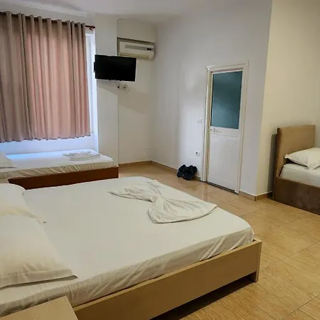 Hotel Kleo Airport *